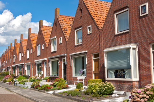 Rijtjeshuizen met tuinen in Nederland